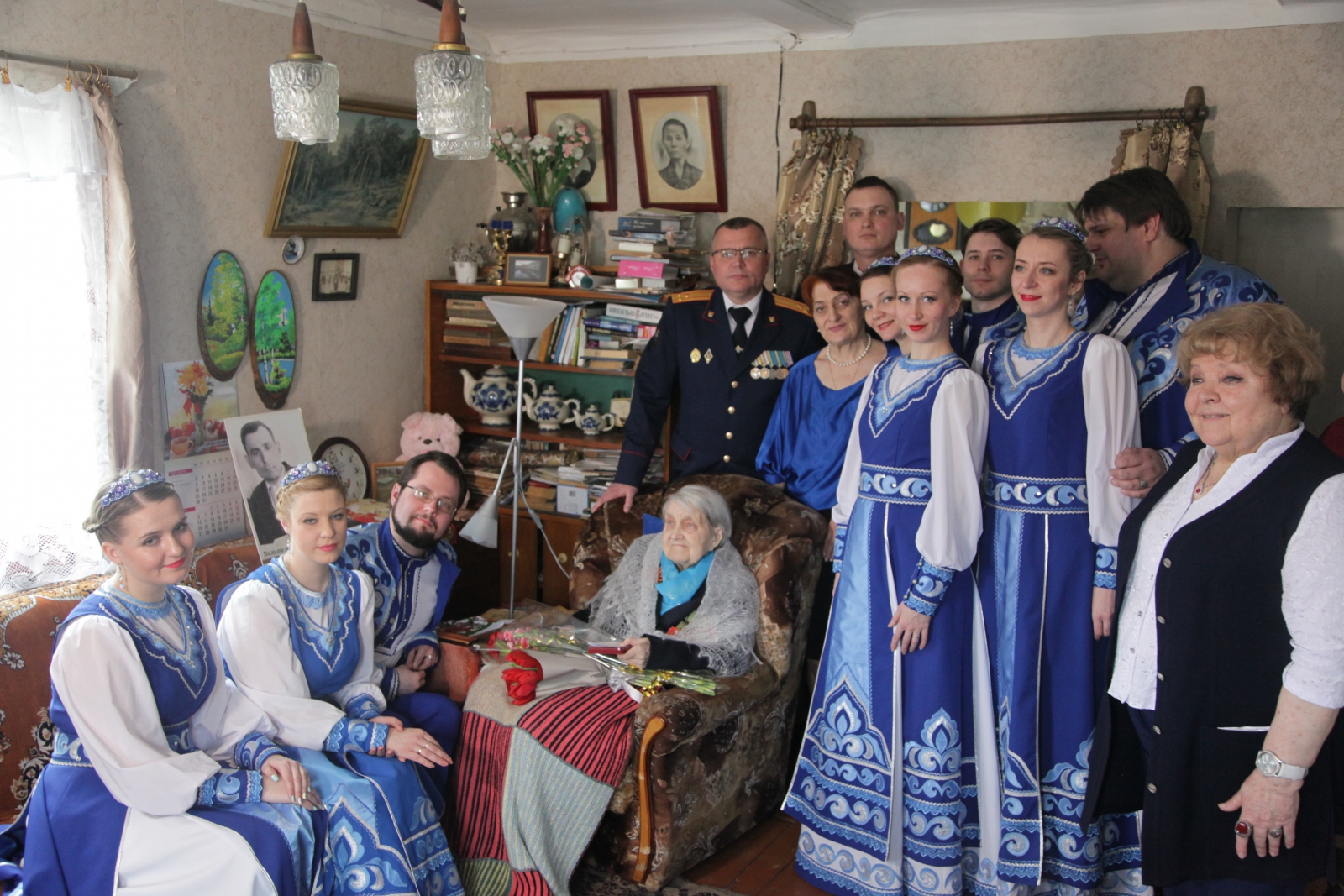 Смоленские следователи организовали концерт для ветерана Великой Отечественной войны