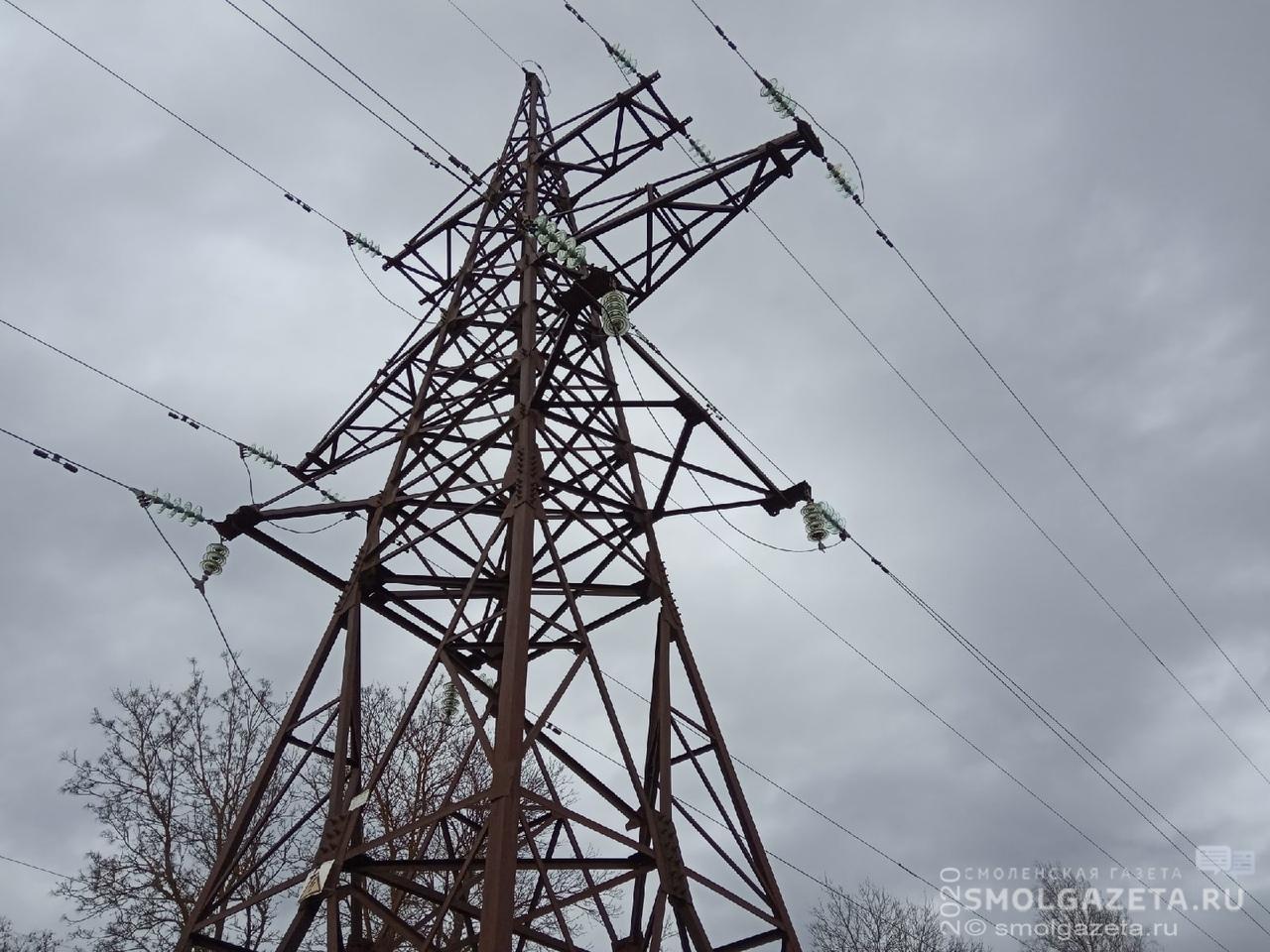 Ремонтные бригады Смоленскэнерго восстанавливают электроснабжение потребителей Смоленской области