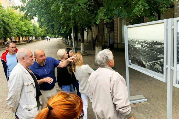 В центре Смоленска открылась выставка ретро-фотографий