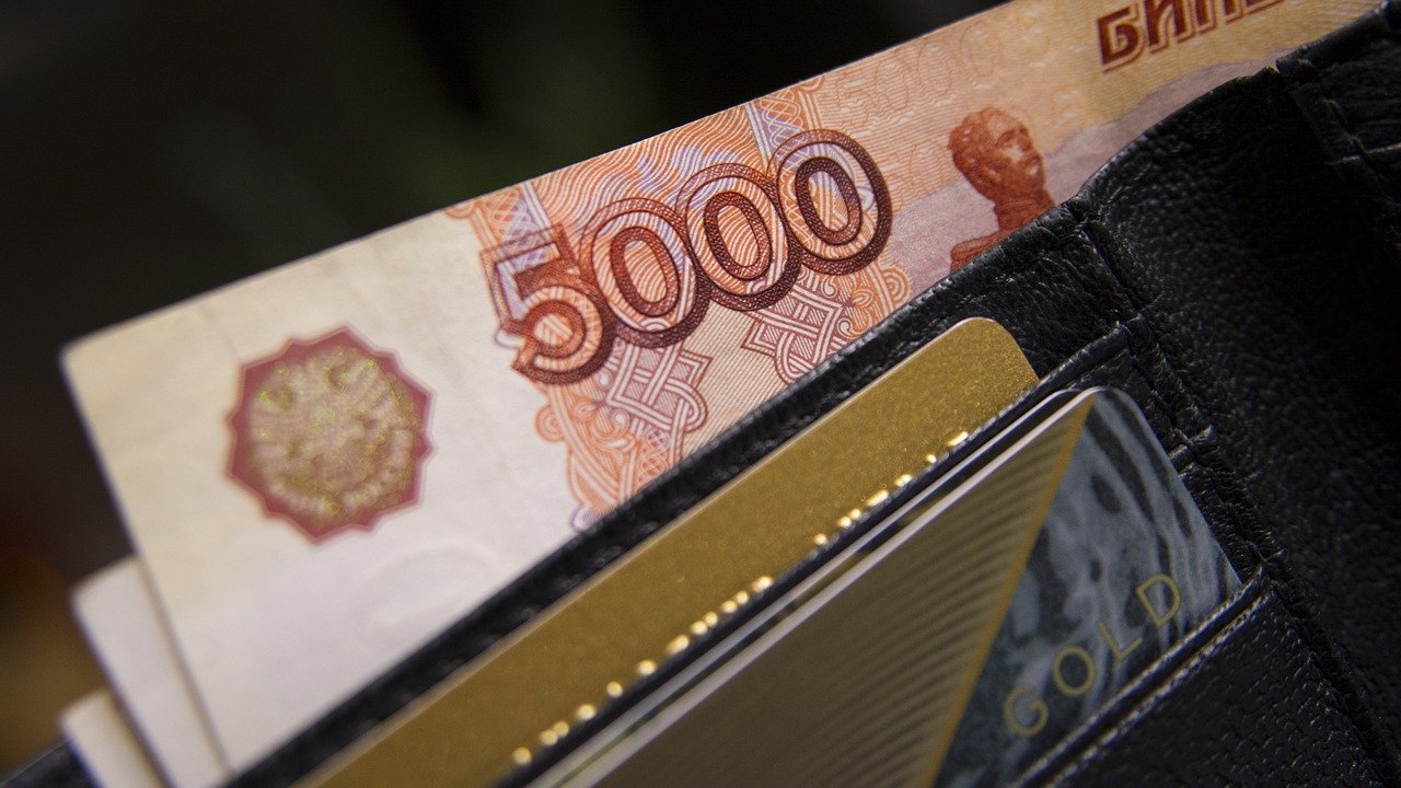 В Смоленске у пенсионерки в церкви украли сумку с деньгами