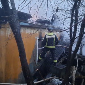 Утром в Смоленске загорелся частный дом