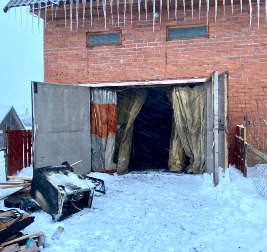 В Смоленском районе в деревне Лубня сгорел гараж