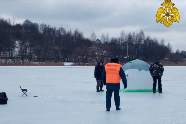Спасатели продолжают рейды по водоемам Смоленской области