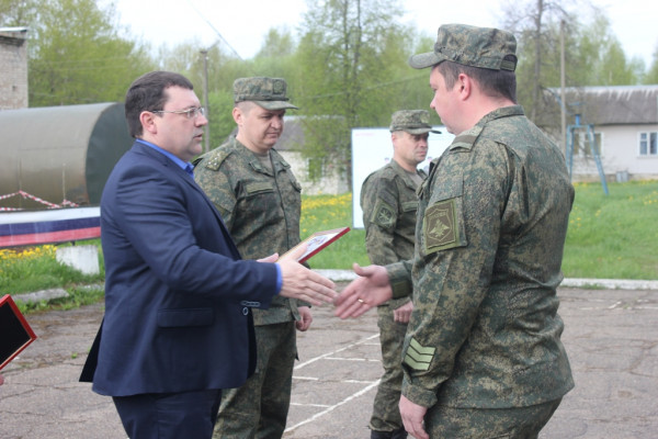 В Дорогобужском районе военных наградили за ликвидацию последствий половодья