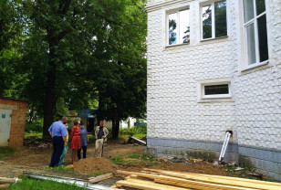 В поселке Верхнеднепровский продолжается ремонт Дома культуры «Лира»