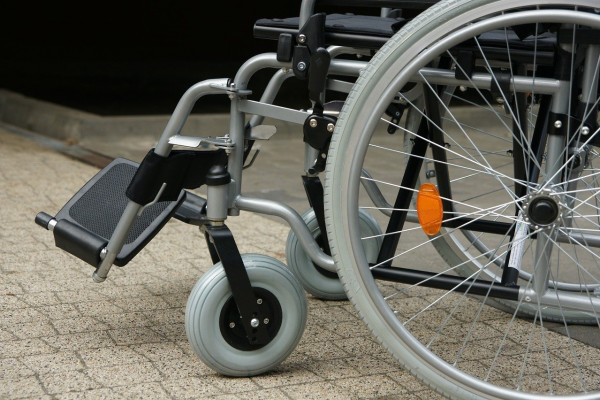 В Десногорске женщина украла инвалидную коляску у знакомой