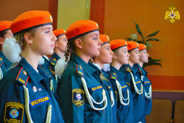 В Смоленске состоялась торжественная линейка дружин юных пожарных