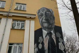 В Смоленске торжественно открыли граффити с портретом ветерана