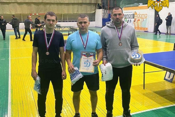 Смоленские спасатели завоевали «бронзу» турнира по настольному теннису