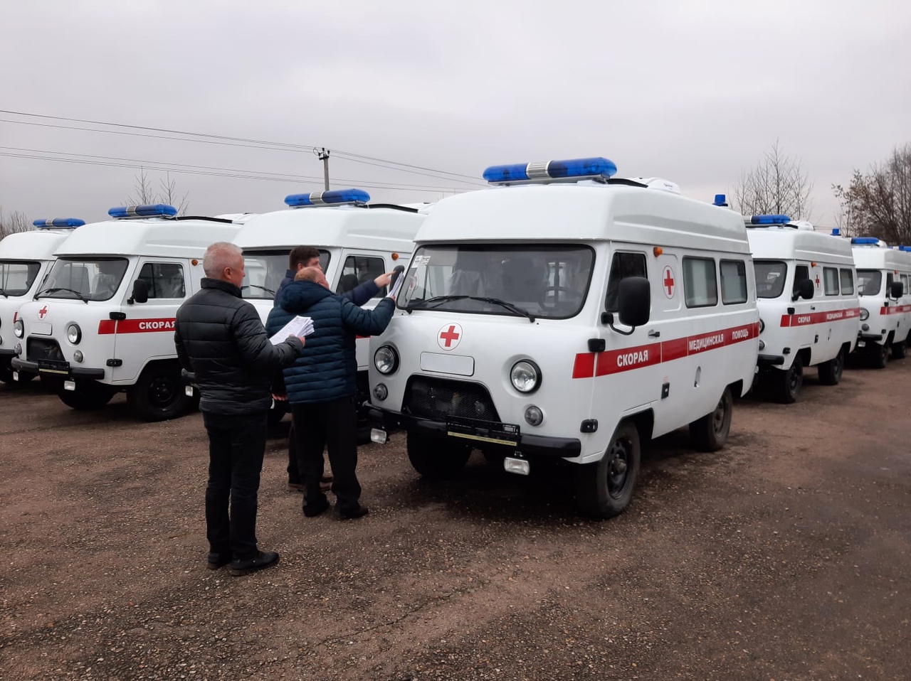 Больницы Смоленской области получили 16 новых «скорых» 