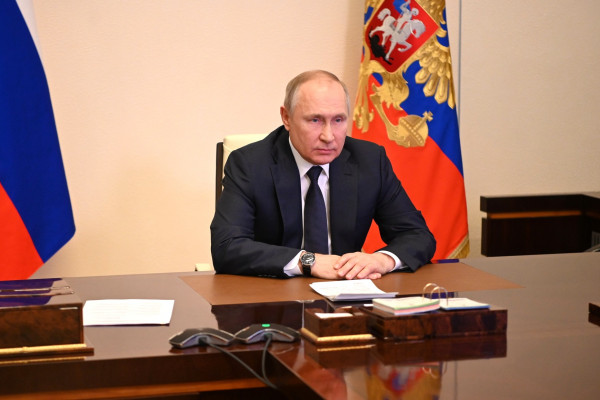 Владимир Путин не увидел предпосылок для введения военного положения в России