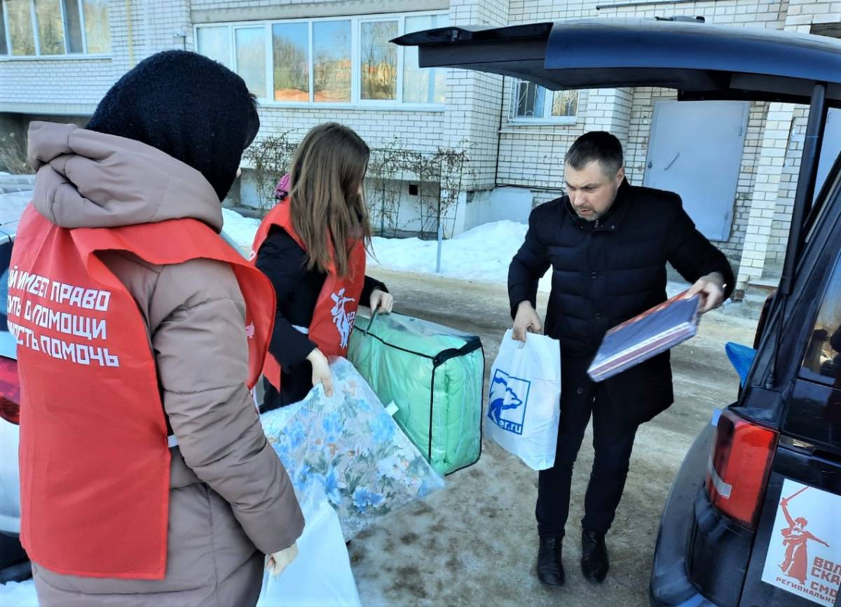 «Единая Россия» передала гумпомощь жителям Донбасса, прибывшим в Смоленск
