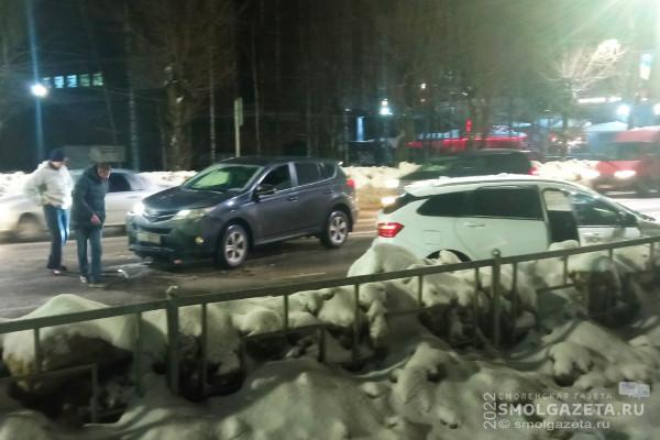 В Смоленске авария на улице Николаева спровоцировала затор