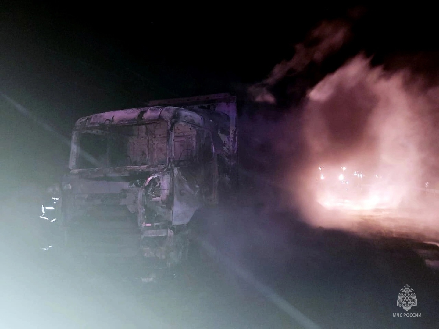 В Смоленской области на ходу загорелся грузовой автомобиль