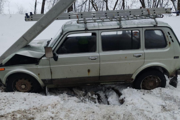 В Смоленске в результате ДТП погиб водитель «ВАЗ 2121»
