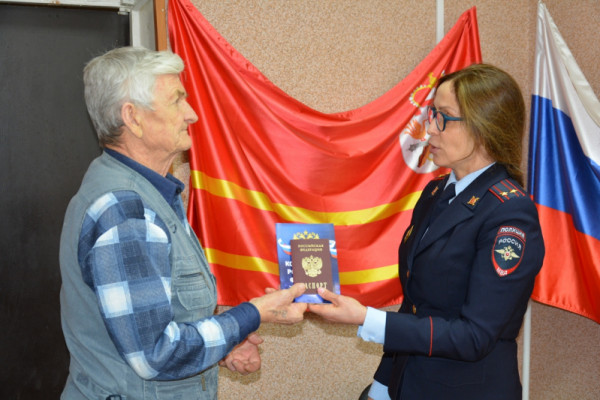 В Смоленске состоялось очередное вручение паспортов гражданам, прибывшим из ЛНР и ДНР