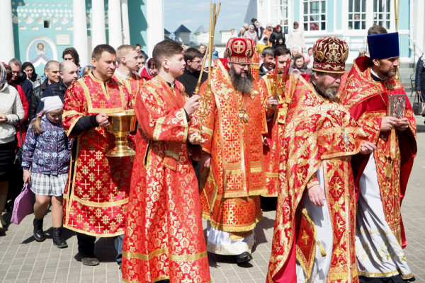 Митрополит Исидор совершил Божественную литургию в Свято-Успенском кафедральном соборе Смоленска