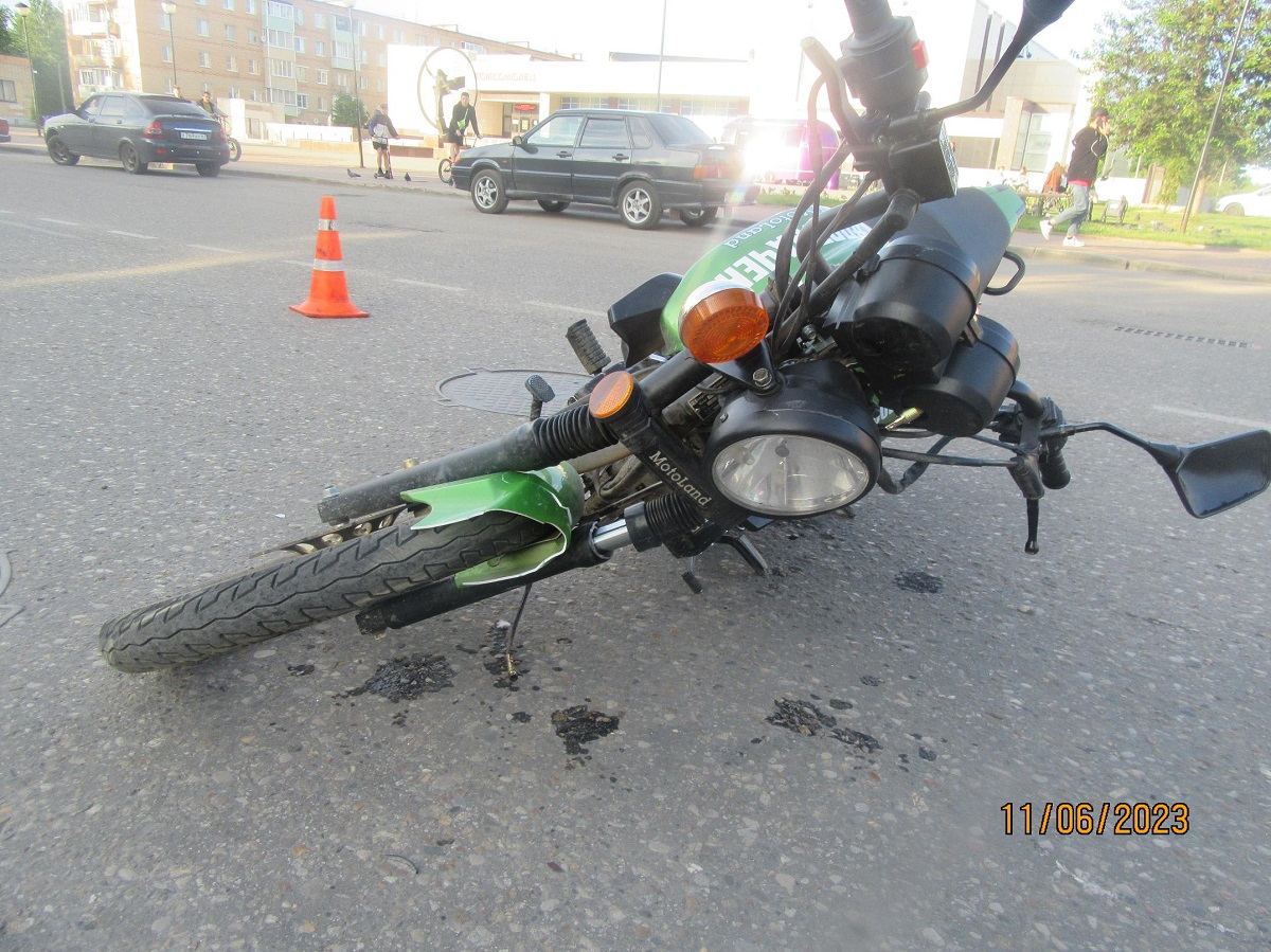 В Гагарине в ДТП пострадала водитель мотоцикла