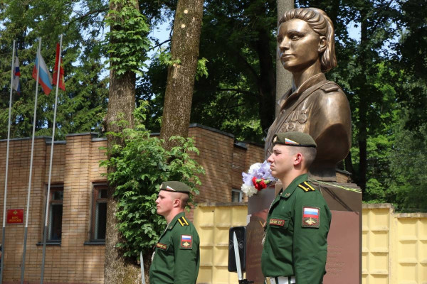 В Смоленске открыли памятник Герою Советского Союза, легендарной Екатерине Дёминой