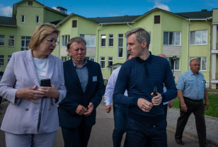 Василий Анохин посетил дом-интернат «Мольгино-Городня» в Новодугинском районе