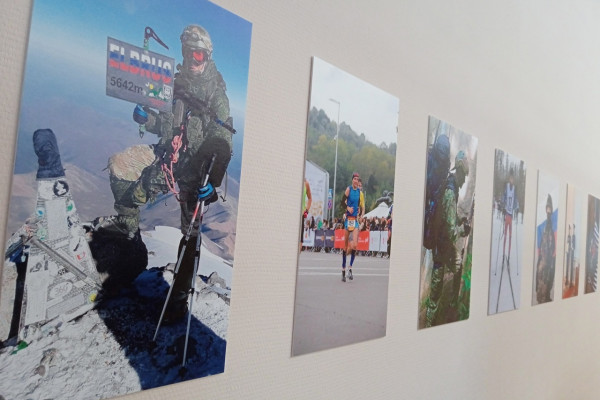 В Смоленском филиале фонда «Защитники Отечества» появились фотографии Героя России Александра Бичаева