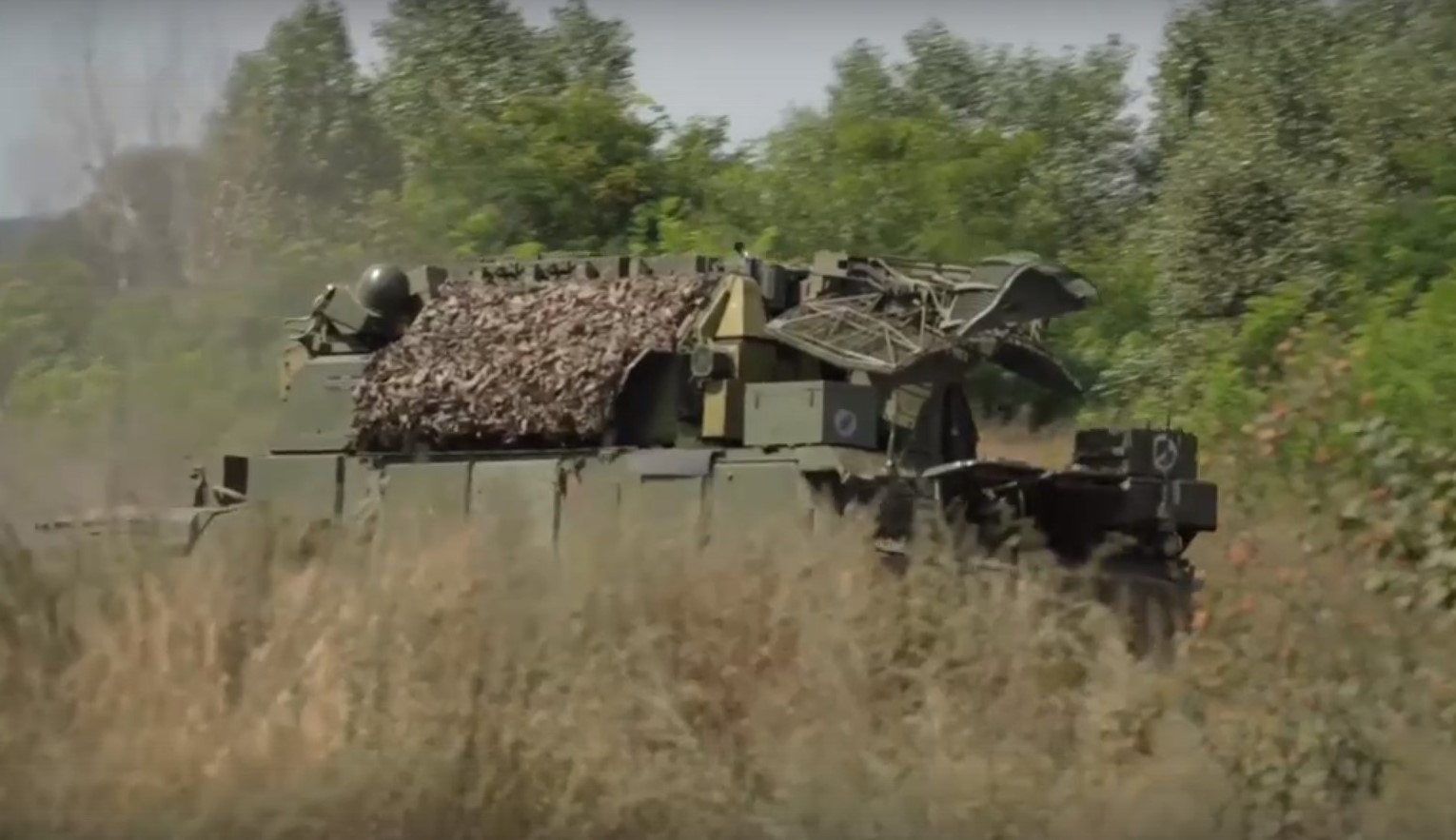 Расчеты ЗРК «Тор-М1» прикрывают российские подразделения от разведывательных БПЛА противника