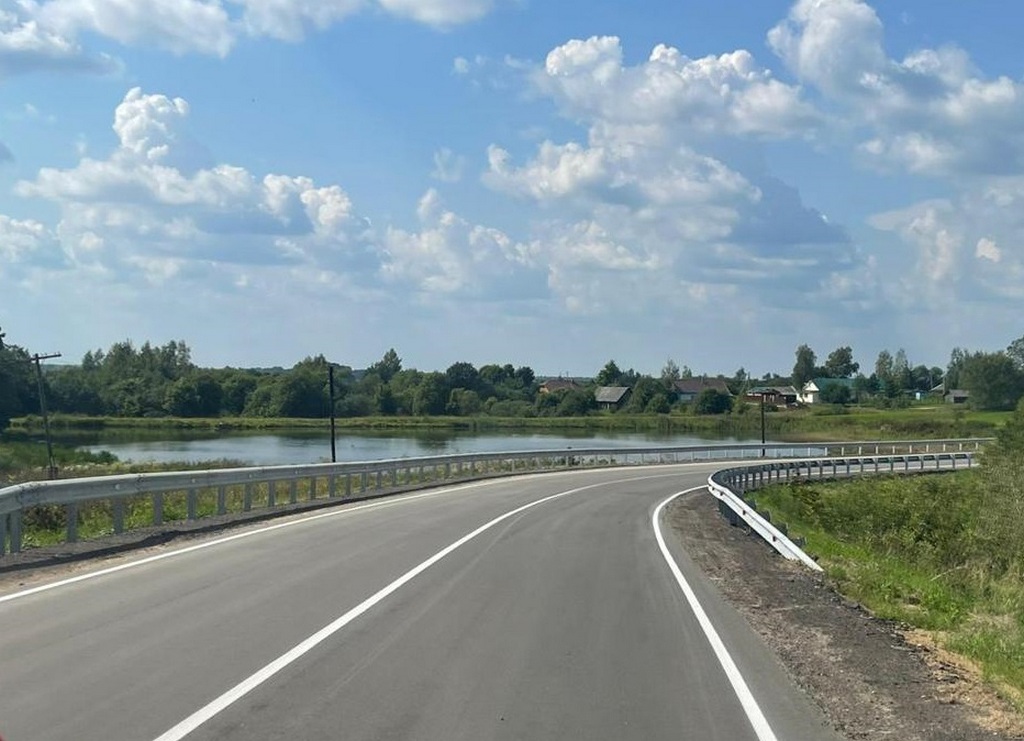 На Смоленщине продолжается ремонт дорог к популярным у туристов местам