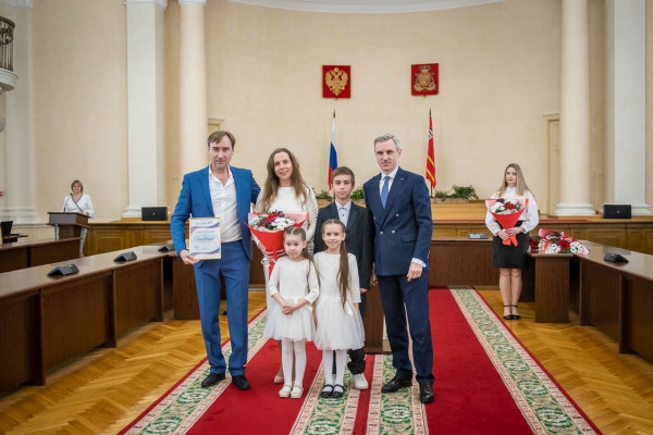 Губернатор Смоленской области наградил победителей семейных конкурсов