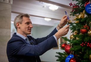 Василий Анохин принял участие в традиционной новогодней акции