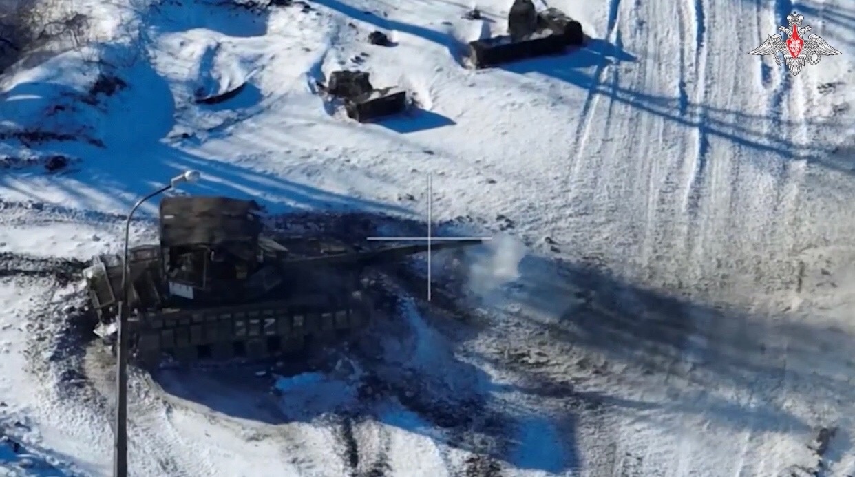 Экипажи танков Т-72Б3М громят противника на Донецком направлении
