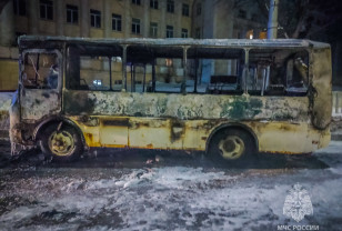 Ранним утром в Смоленске сгорел автобус