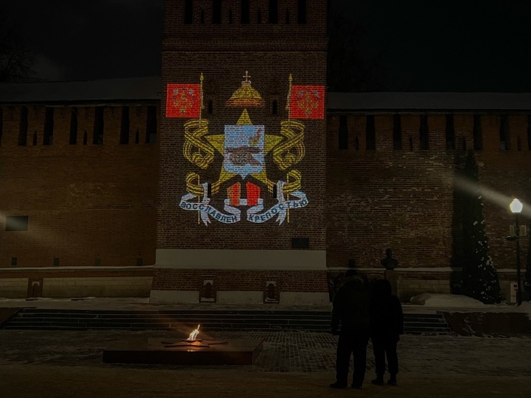 В Смоленске возле башен крепостной стены установили гобо-проекторы