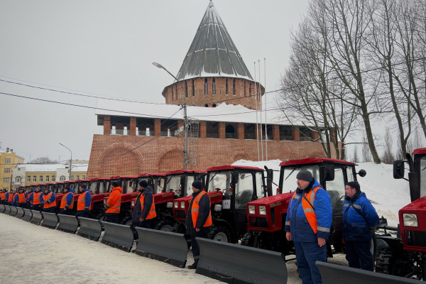 15 единиц новой снегоуборочной техники прибыло в Смоленск