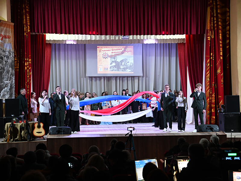 В поселке Красный прошел патриотический фестиваль «В песнях военных желание жизни»