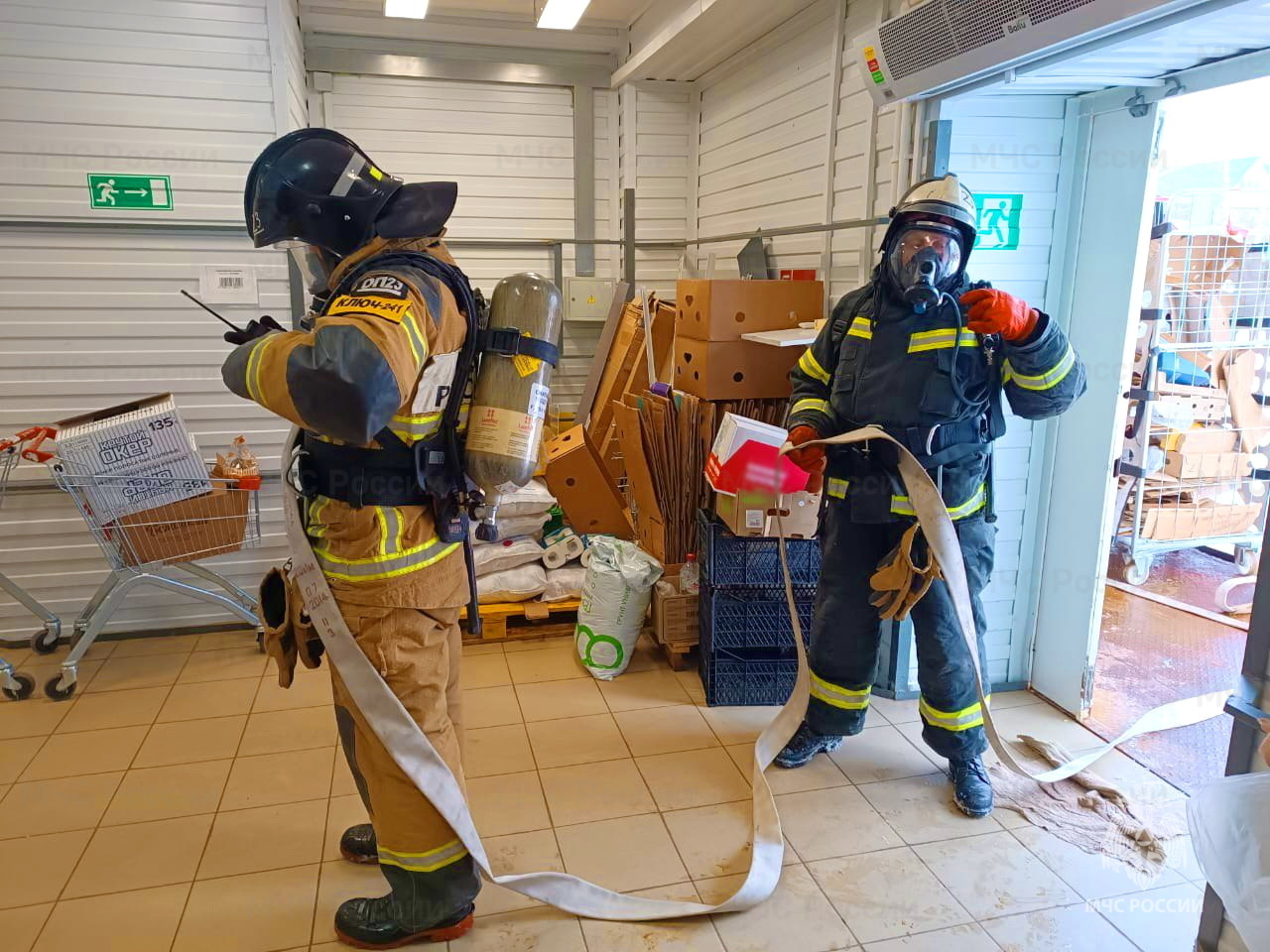 Смоленские спасатели ликвидировали условный пожар в магазине