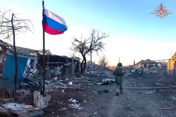 Минобороны РФ опубликовало кадры из освобождённого посёлка Ласточкино