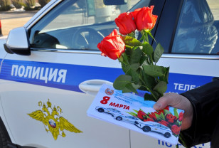 В Смоленске ГИБДД останавливала женщин-водителей, чтобы поздравить их с праздником