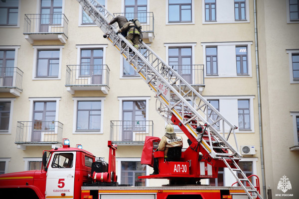 В здании Арбитражного суда Смоленской области ликвидировали условный пожар