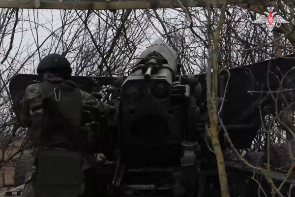 Кадры боевой работы артиллерии в приграничном с Курской областью районе
