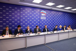 «Единая Россия» и Министерство просвещения обсудили с регионами реализацию президентских программ