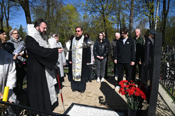 В Смоленске совершена панихида по полковнику Ивану Гришину в годовщину гибели при исполнении воинского долга