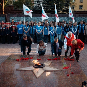 В Смоленск привезли частичку Вечного огня от главного военного мемориала Москвы