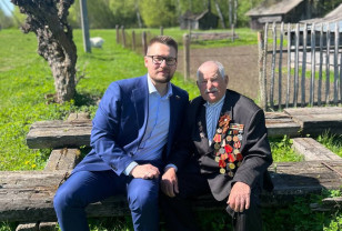 Руслан Смашнёв поздравил ветерана ВОВ Ивана Ивановича Вакунова с предстоящим Днём Победы