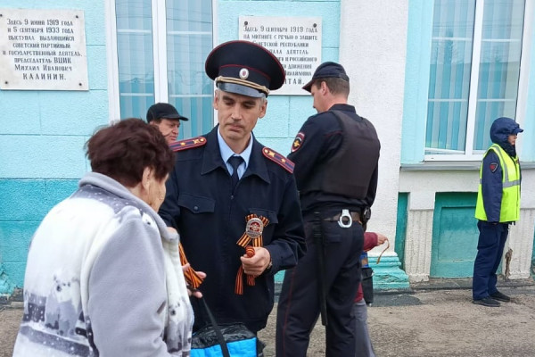 Смоленские транспортные полицейские приняли участие в акции «Георгиевская ленточка»