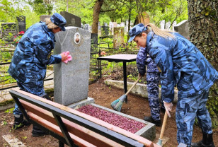Сотрудники смоленского СИЗО благоустроили могилу ветерана Великой Отечественной войны