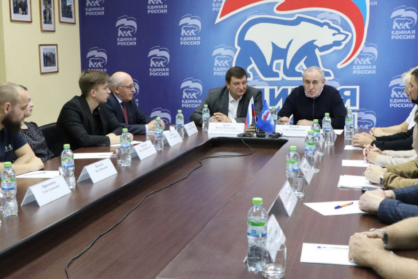 Кандидаты предварительного голосования «Единой России» встретились с лидерами партий Смоленской области