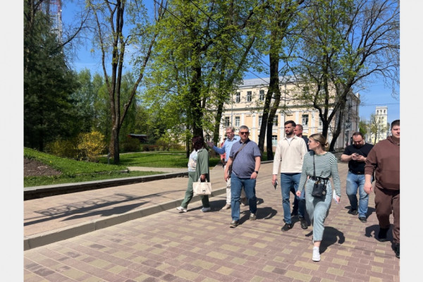 Мэр Смоленска лично проверил, как идёт подготовка центра города к празднику 9 Мая