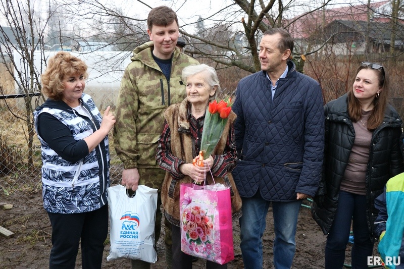 Активисты проекта «Забота» побывали в гостях у жительниц Смоленского района