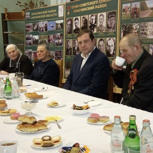 Алексей Островский вручил жителям Краснинского района медали «75 лет Победы»