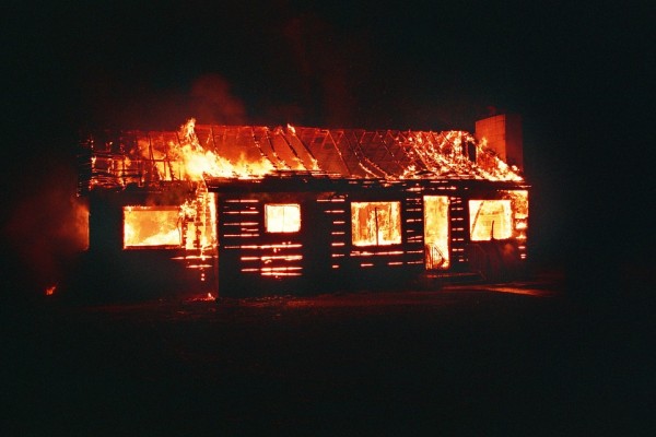При пожаре в Рославле пострадали люди